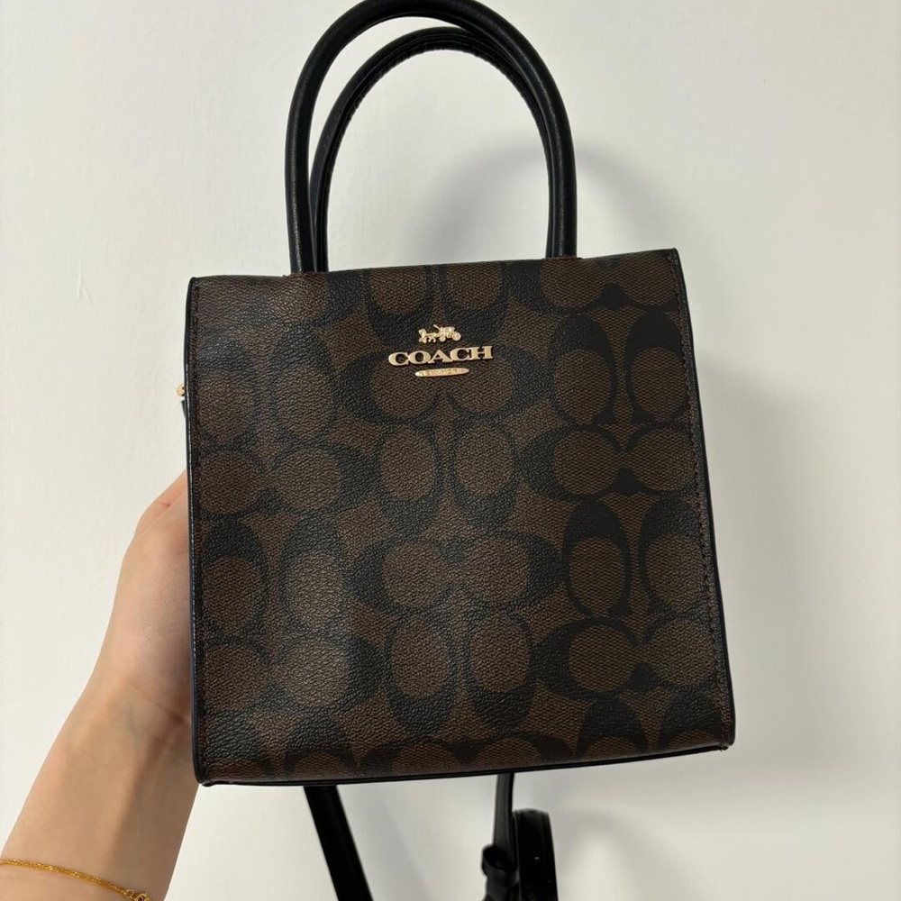 Elegant Unisex Coach Mini Cally Crossbody - Picture 3 of 6